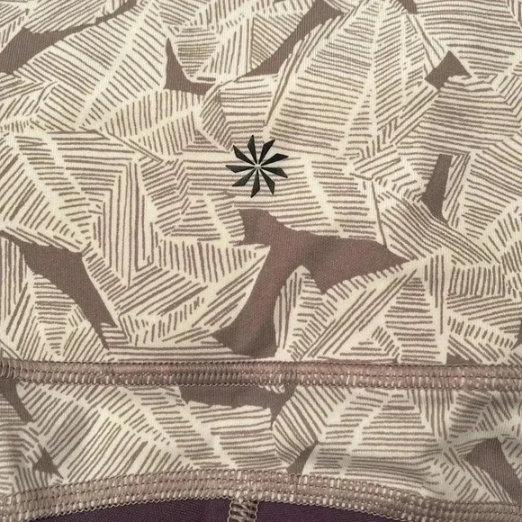 Athleta Ultimate Stash salutation 7/8 leggings size S - Picture 3 of 7